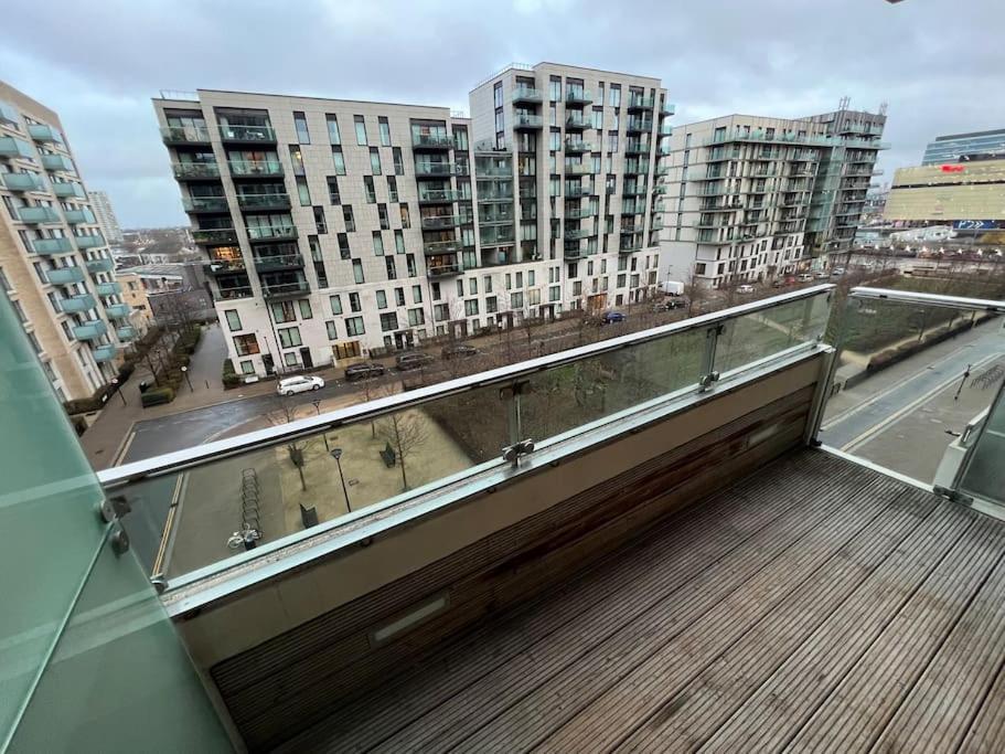 Modern 2 Bed - Olympic Park Stratford Appartement Londen Buitenkant foto