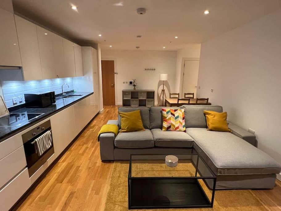 Modern 2 Bed - Olympic Park Stratford Appartement Londen Buitenkant foto