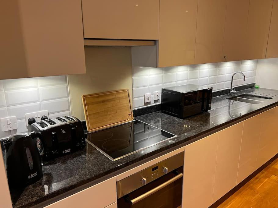 Modern 2 Bed - Olympic Park Stratford Appartement Londen Buitenkant foto